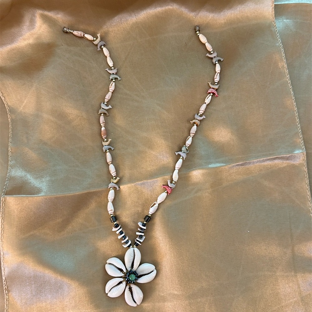 Shell Necklace with Flower Pendant